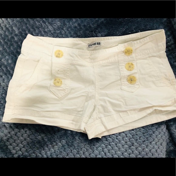 Express Pants - White Shorts